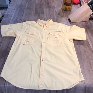 Men’s Columbia PFG vented fishing shirt.